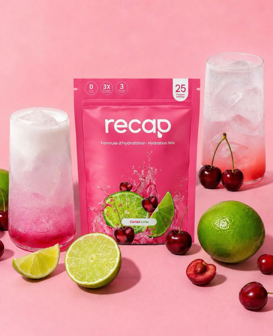 Recap Cerise-Lime, cerises, lime et boisson rose sur fond rose.